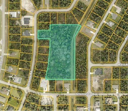 North Port Land on Ananas
