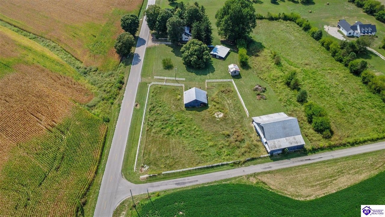 Hodgenville Acreage with Barn