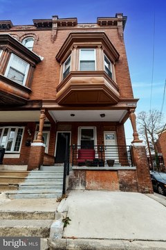 Modern Triplex Near La Salle