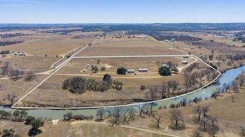 Unrestricted Riverfront Land in Gillespie County