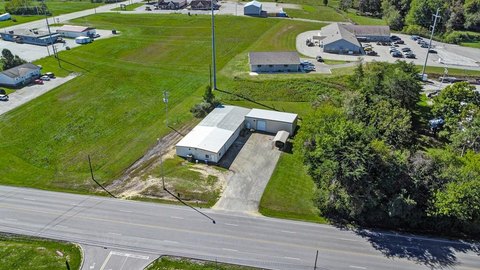 Versatile Commercial Building on Industrial Blvd