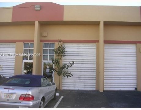 Flex Office/Warehouse Suite