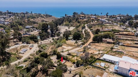LAND - Pacific Palisades, CA