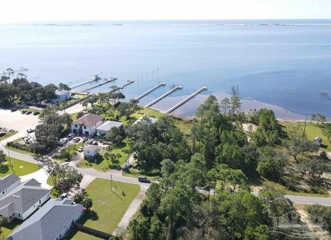 LAND - Gulf Breeze, FL