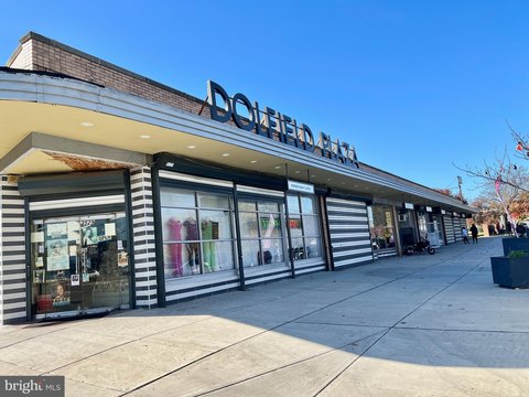 Retail Space in Dolfield Plaza
