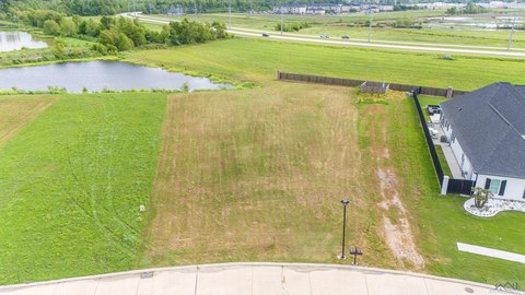 Houma Land Near Belmont Pond