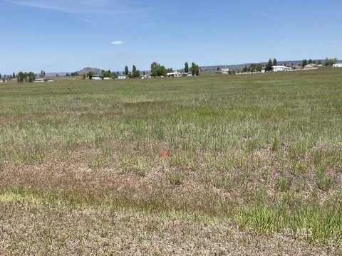 Land with Sweeping Views