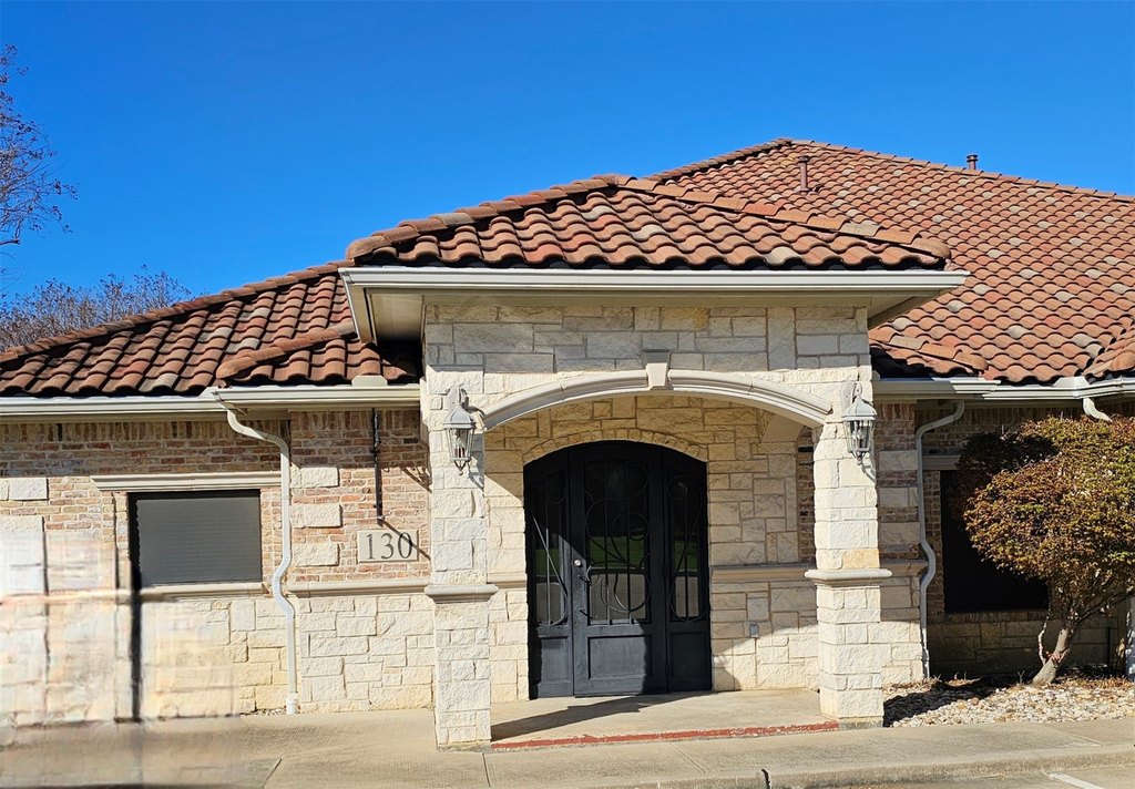 1111 Kinwest Pkwy, Irving, TX 75063