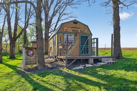 Recreational Cabins on Buildable Land