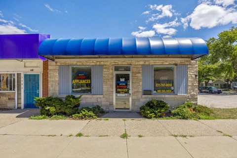 Versatile Retail Building with Parking