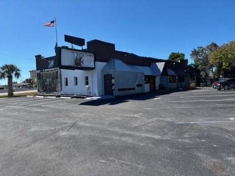 Restaurant Building on Tamiami Trail