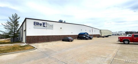 Industrial/Warehouse Building on 7.16 Acres