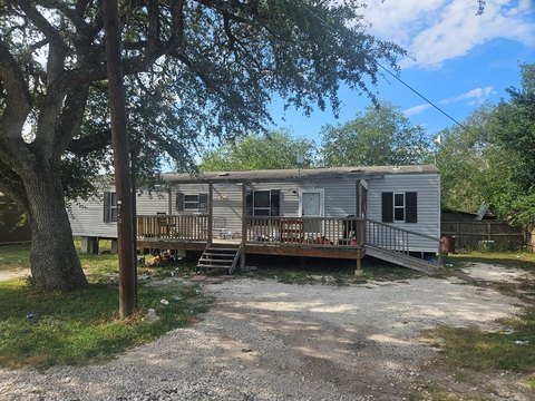 Income Property in Pettus, TX