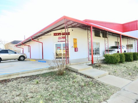 Adaptable Commercial Property in Joplin