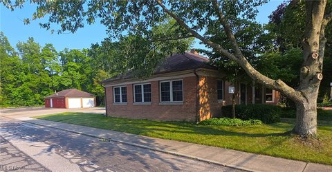 Berea Commercial Building with Dual Frontage