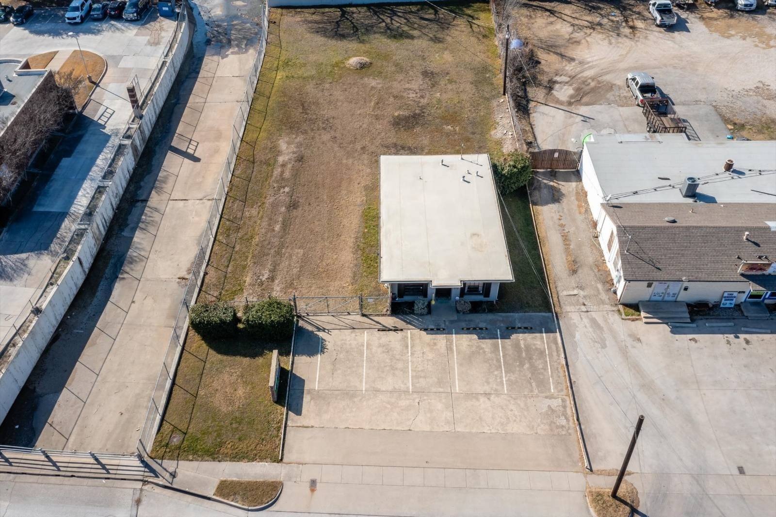 Income-Producing Commercial Property Near DFW