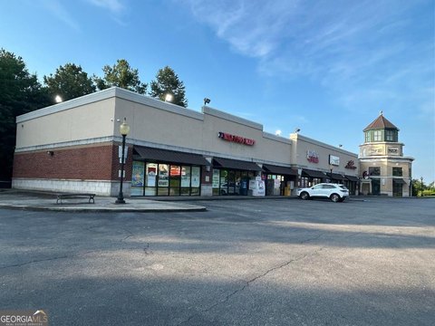 Prime Shopping Center Near Downtown