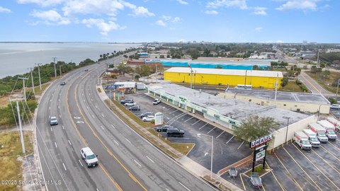 Retail Space in High-Traffic Plaza
