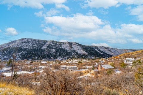 Kamas Land with Mountain Views