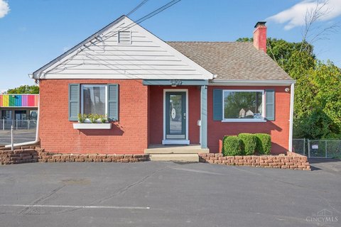 High-Traffic Office/Retail Building For Sale
