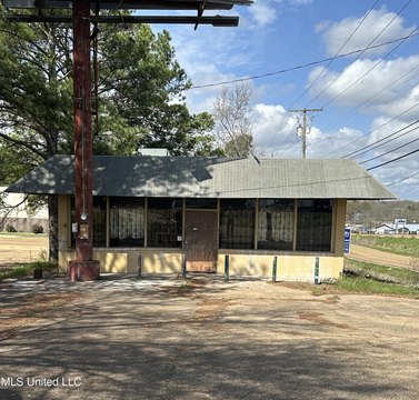 High-Traffic Commercial Property For Sale