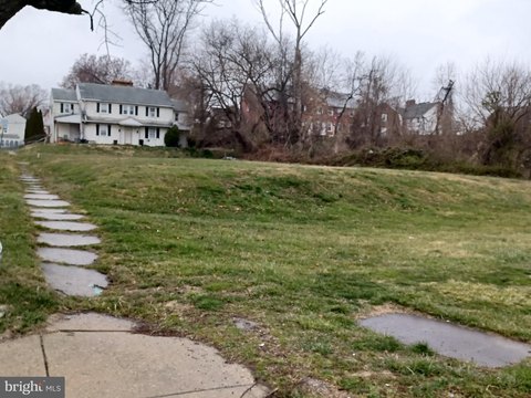 Land, CHESTER, PA