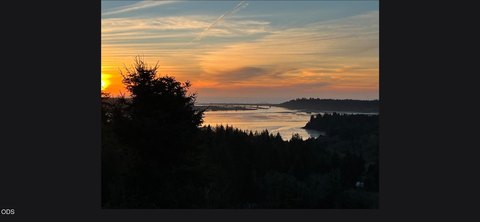 LAND - Waldport, OR