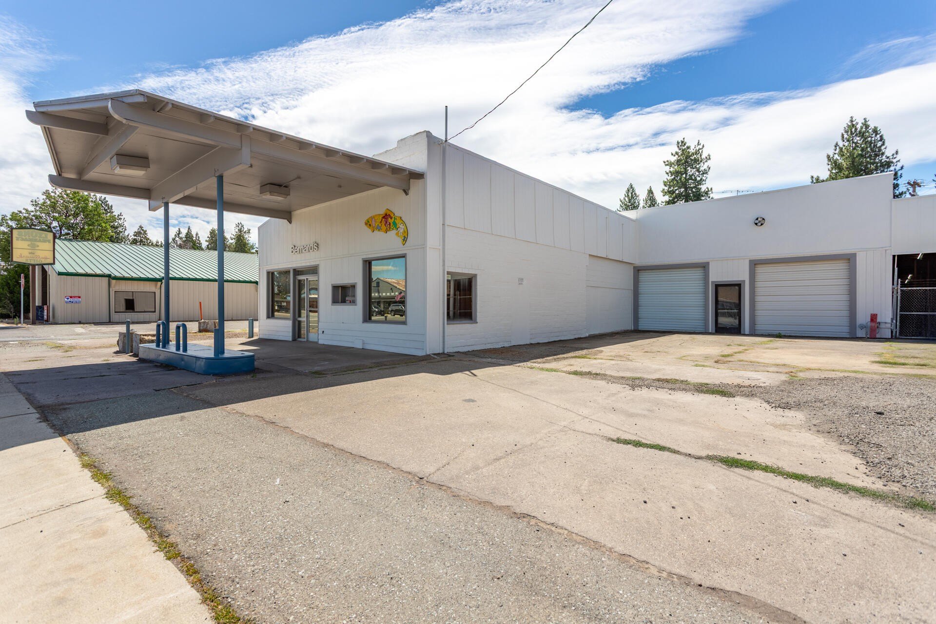 Mixed-Use Building on Corner Lot