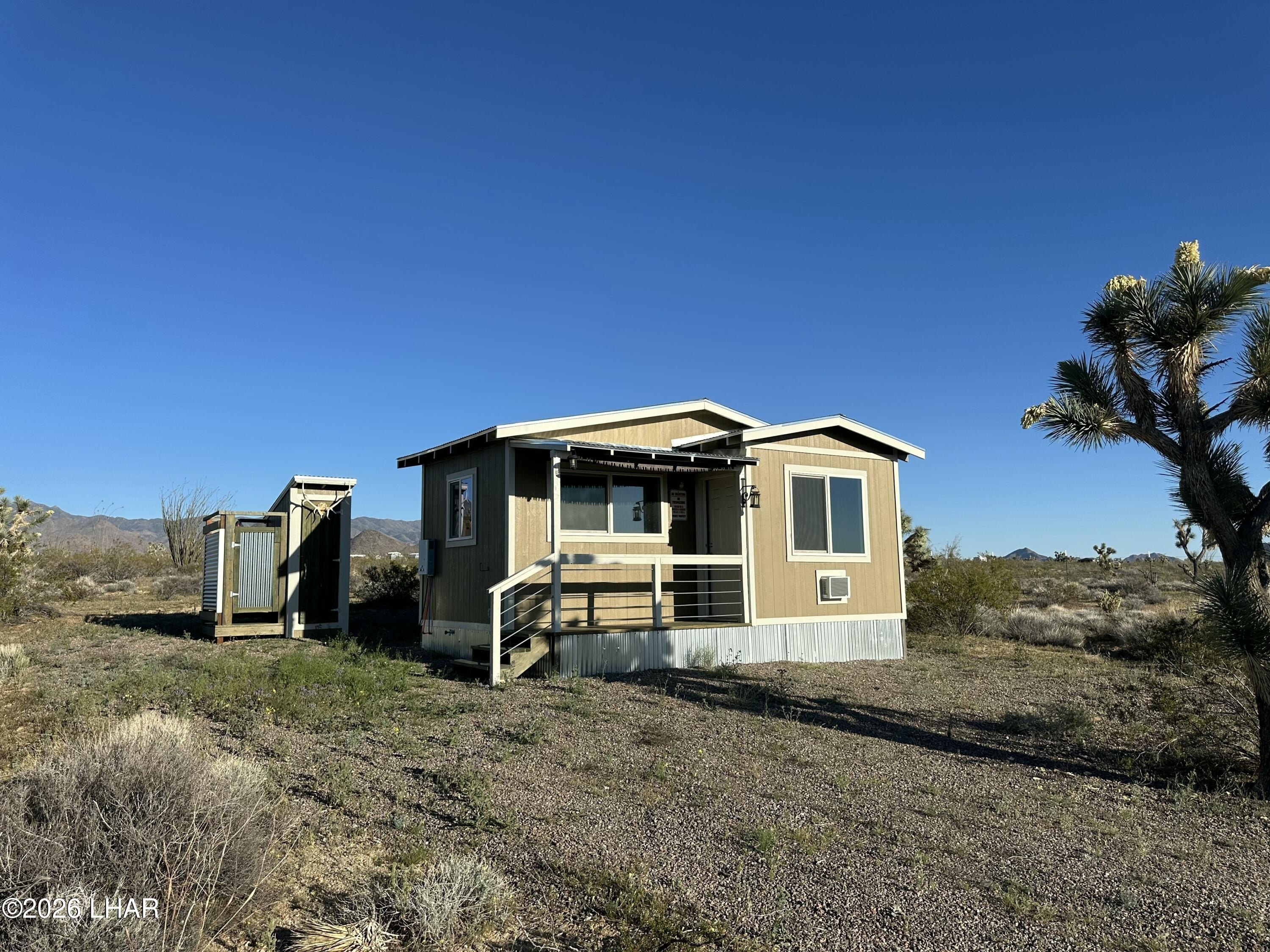 Yucca, AZ Land with Cabin
