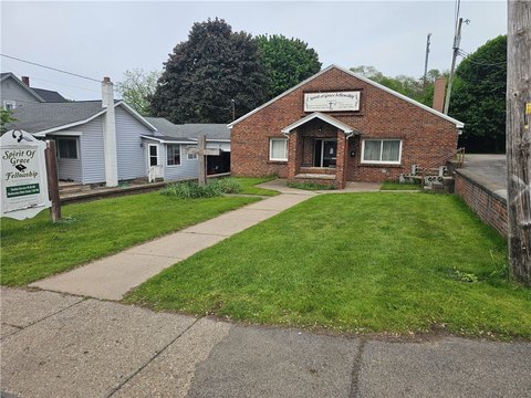 Versatile Commercial Building in Sodus