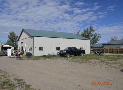 Heated Flex Space with Overhead Door
