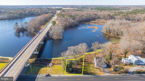 Land Near Navigable Lake