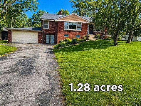 Land, Roselle, IL