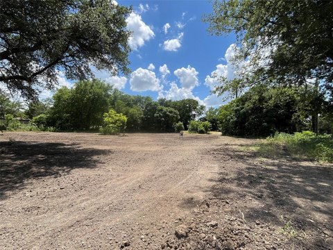 Large Corner Lot in Waxahachie