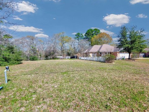 Residential Lot in Quiet Cul-de-Sac