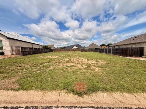 LAND - Fredericksburg, TX