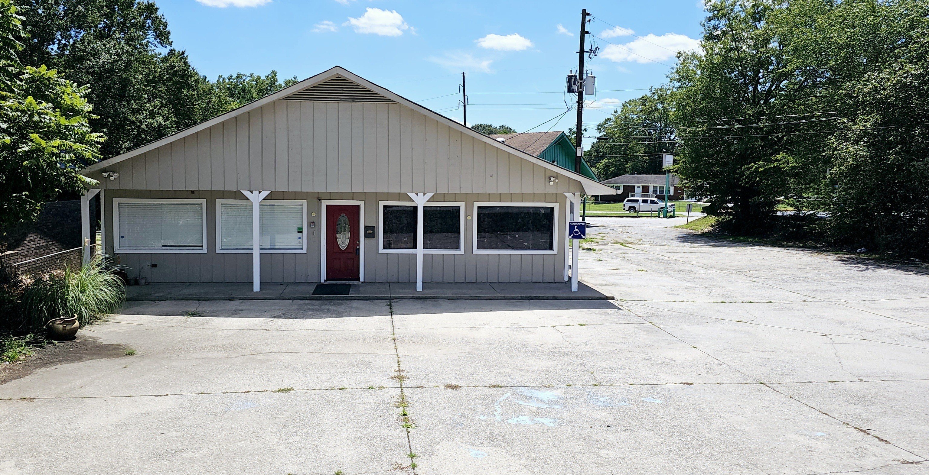 Commercial Building in Growing Riverdale