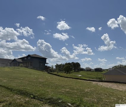 LAND - Gretna, NE