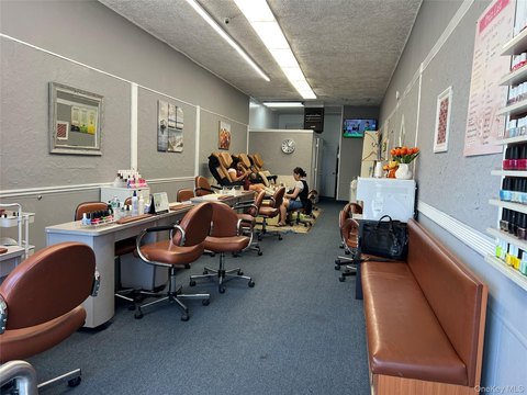Nail Salon in Flushing