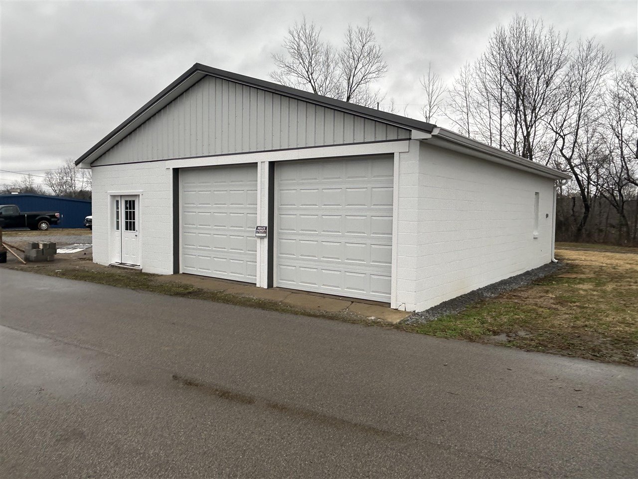 Versatile Commercial Building in Scottsville