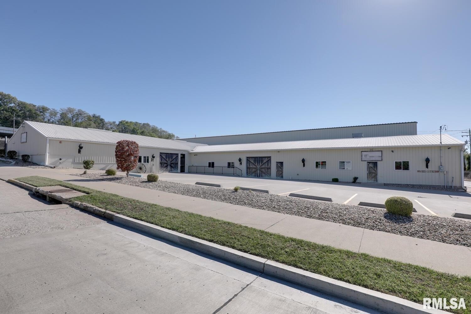 Versatile Commercial Space in Quincy