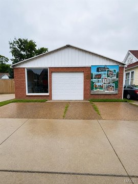 Retail Space in Louisiana, MO