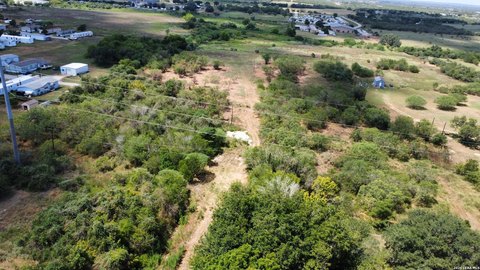 Land, Floresville, TX