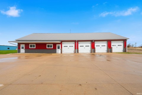 Versatile Commercial Building in Avilla