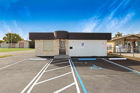 Updated Freestanding Building in Homestead