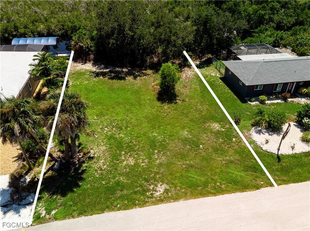 Waterfront Lot in Boating Community