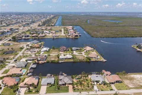Waterfront Lot in Cape Coral