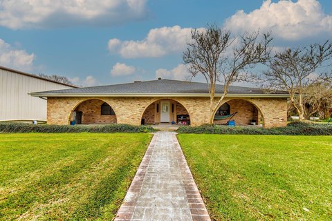 Raceland Multi-Use Income Property