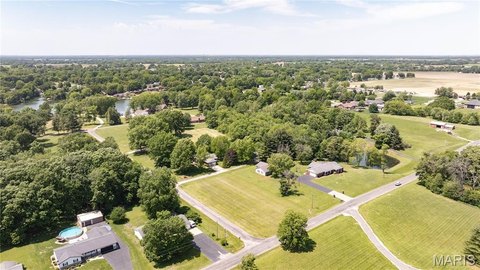 LAND - Brighton, IL