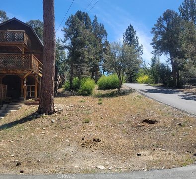 Sugarloaf Lot Near Hiking Trails